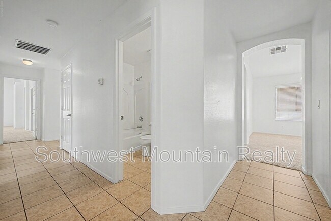 Building Photo - 1237 W Fruit Tree Ln
