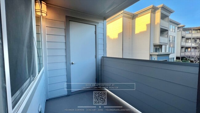 Building Photo - Charming One bedroom with Private terrace.