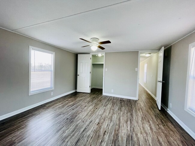 Building Photo - 2bd/2ba Renovated Mobile Home on a Perfect Country Lot Overlooking Farm Fields!