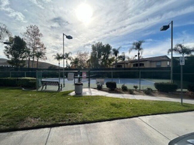 Building Photo - Beautiful 1 Bedroom Condo