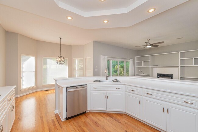 Building Photo - 3169 Glenview Dr