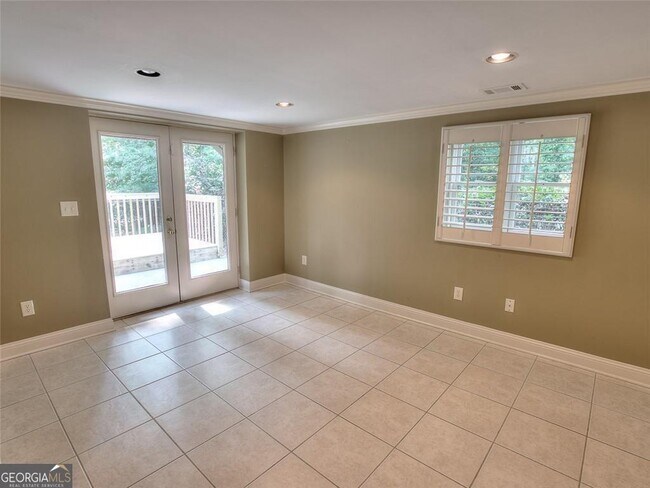 Building Photo - 5575 Lake Forrest Dr NW