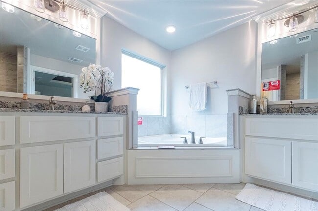 Building Photo - Stunning new home + 4 bedrooms + 3 bathroo...
