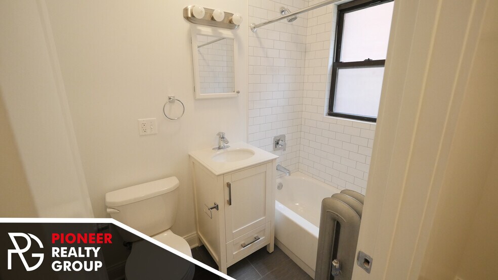 Building Photo - 2648 N Spaulding Ave