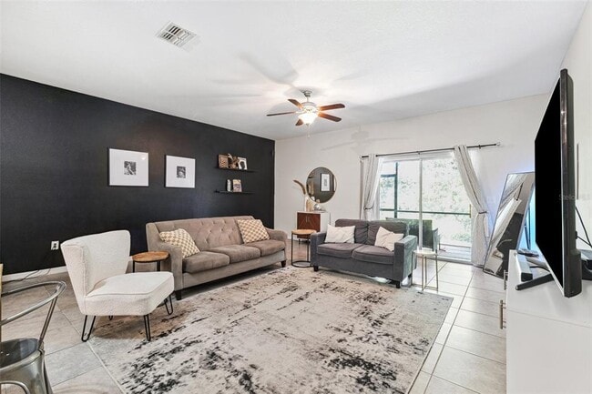Building Photo - 10687 Lake Montauk Dr