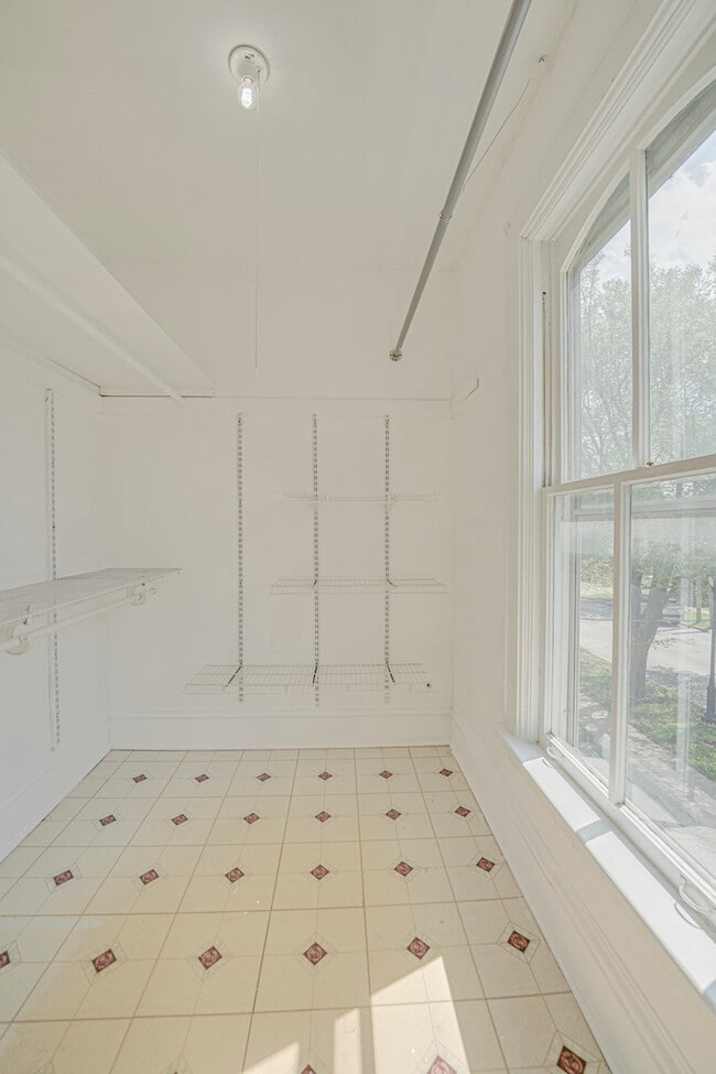 Building Photo - 373 Cedar St