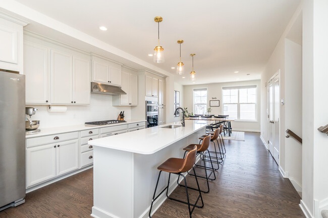Building Photo - 2865 Rayfield Ave