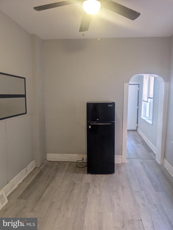 Building Photo - 422 Viola St