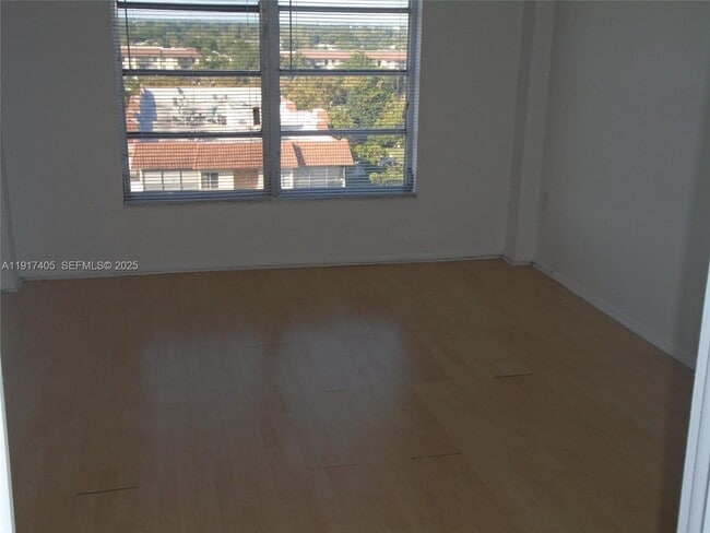 Building Photo - 4174 Inverrary Dr