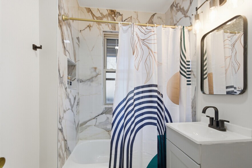 Building Photo - 706 Metropolitan Ave