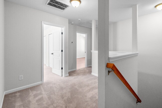 Building Photo - 558 Calen Ln
