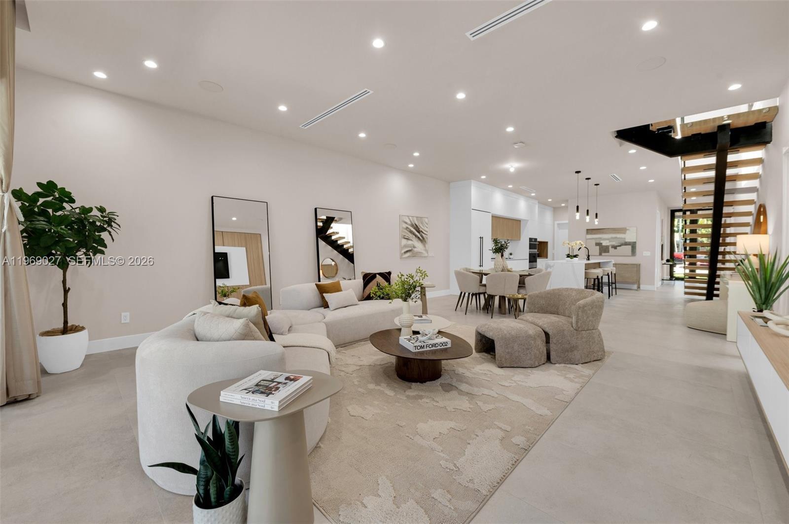 Building Photo - 920 NE 17th Ave