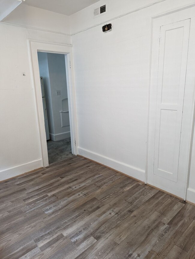 Building Photo - MOVE IN READY Apartment in the Heart of No...