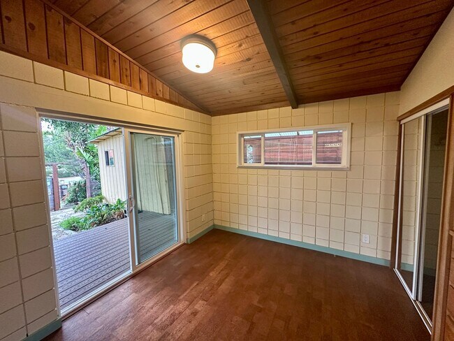 Building Photo - Stunning Encinitas Apartment with Panoramic Views