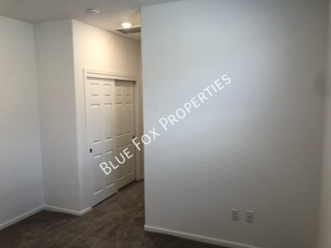 Building Photo - 7349 S Via Casa Bonita