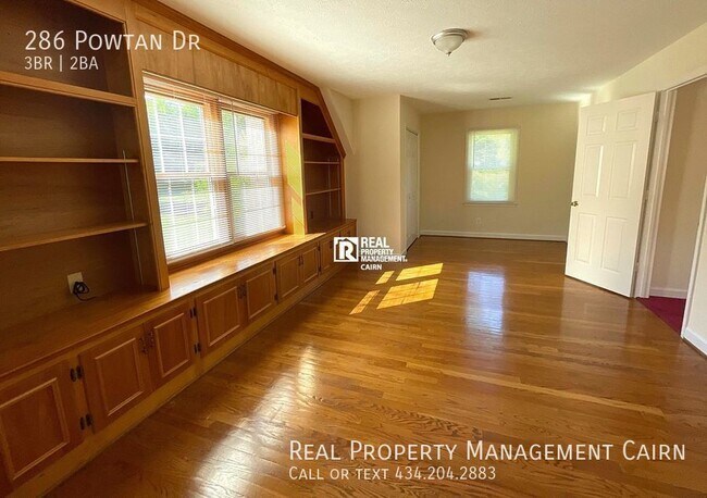 Building Photo - Spacious 3 Bedroom 2 Bath With 2 Car Garag...