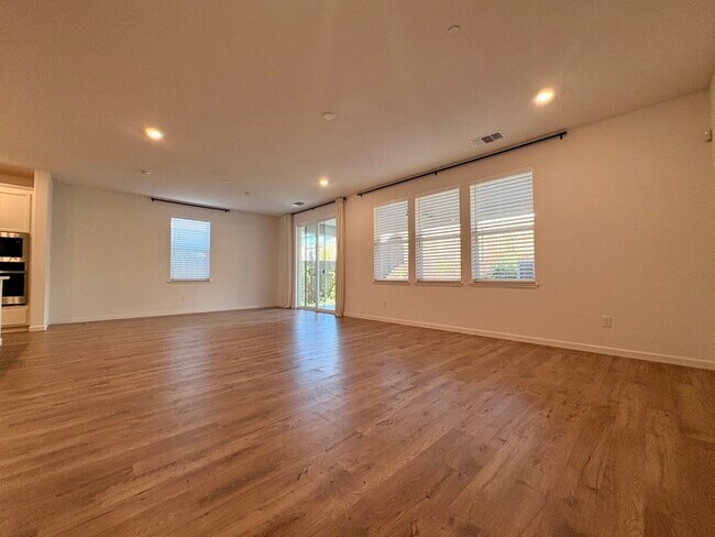 Building Photo - Beautiful Solar Home For Rent in Lincoln