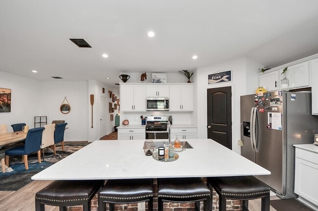 Building Photo - 403 Blanco Ln