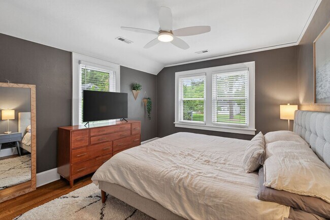 Building Photo - Available September 1st! A First Time Rent...