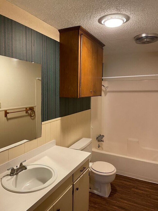 Building Photo - 2 Bedroom 1 Bath Duplex in West Tyler!