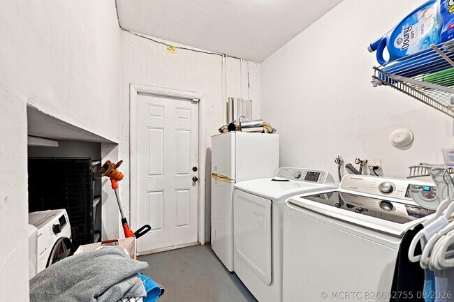 Building Photo - 1115 SW 180th Terrace