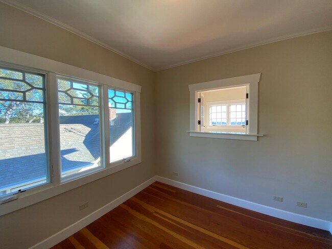 Building Photo - Enchanting 1-Bedroom, 1-Bath Oasis with Stunning Views