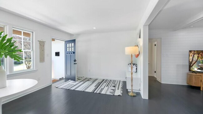 Building Photo - 4959 Parkside Dr