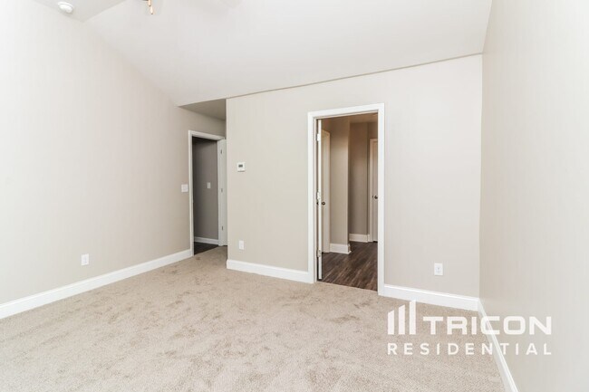 Building Photo - 637 Ireland Ln