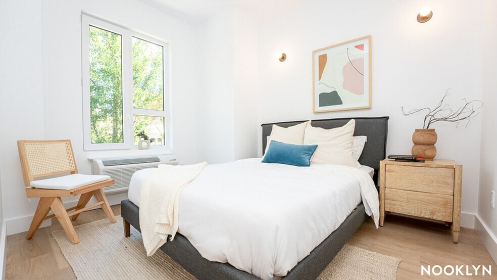 Building Photo - 1042 President St