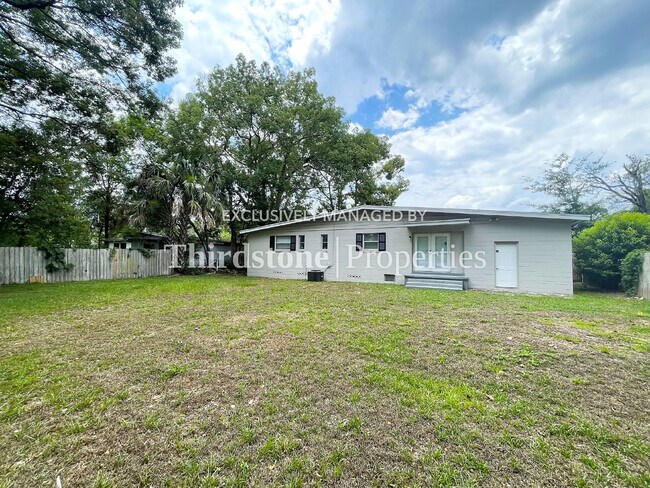 Building Photo - 3390 Jacqueline Dr