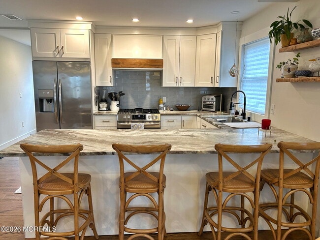 Building Photo - 403 8th Ave