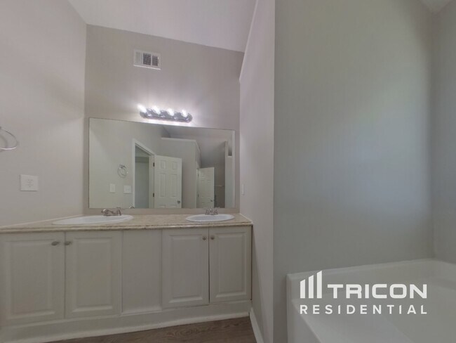 Building Photo - 2161 Eagles Nest Circle Decatur GA