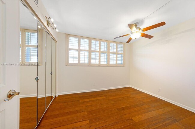 Building Photo - 1811 Sabal Palm Dr