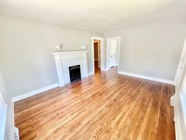 Building Photo - Cute 3 Bed 1 Bath Home Near UNCG!!