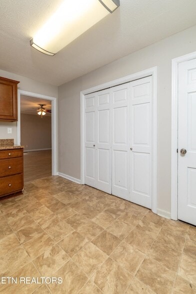 Building Photo - 11719 S Williamsburg Dr