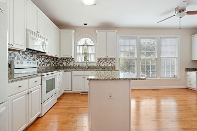 Building Photo - Southern Village Townhome available in early August