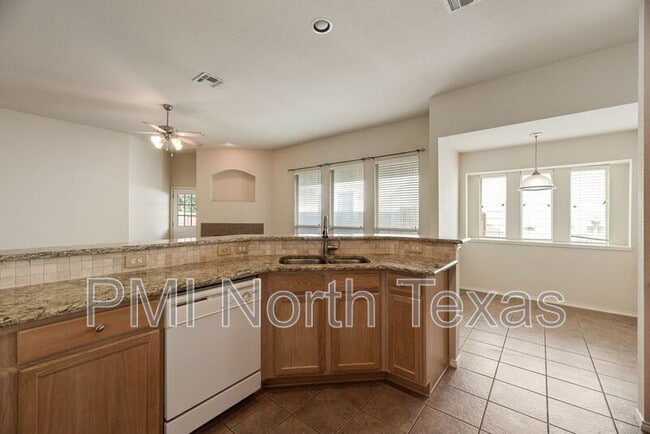 Building Photo - 9705 Meadow Rue Dr