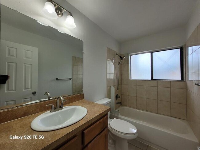 Building Photo - 10880 Royal Palm Blvd
