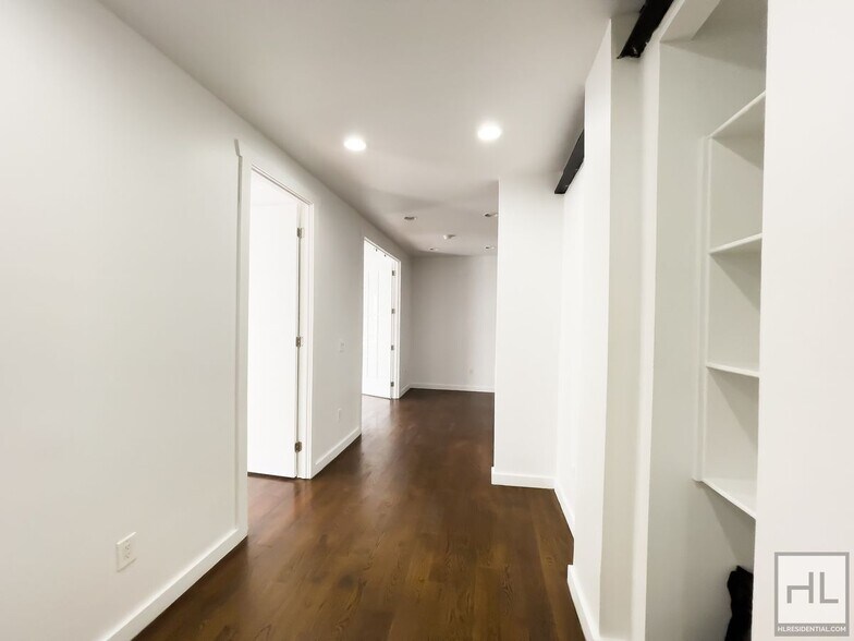 Building Photo - EASTERN PARKWAY / Crown Heights / Spacious...