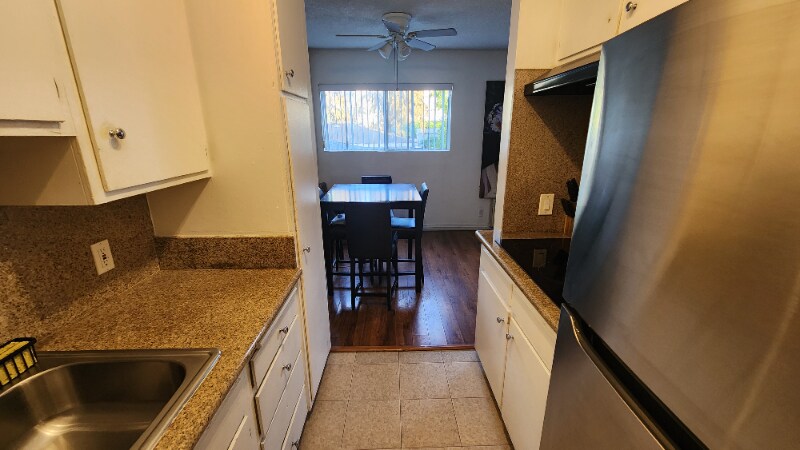 Building Photo - 310 S Almont Dr