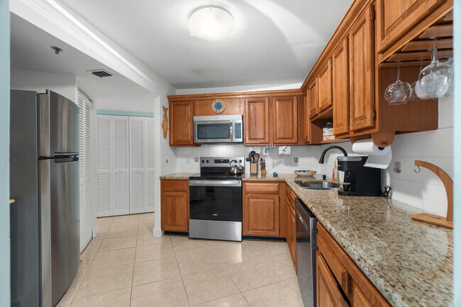 Building Photo - 1361 S Ocean Blvd