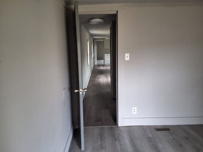 Building Photo - Cozy 2 Bed, 1.5 Bath Home