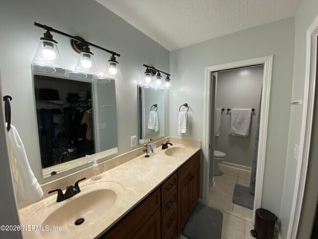 Building Photo - 11163 Caroline Crest Dr