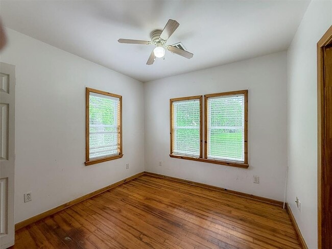 Building Photo - 1109 E Corona St