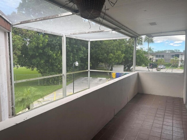 Building Photo - 4 Greenway Village N