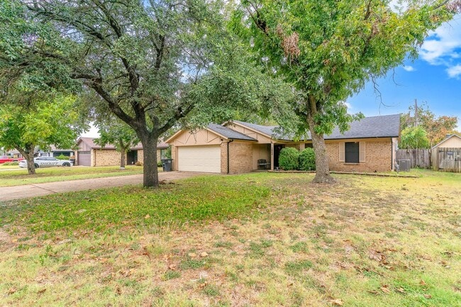 Building Photo - 1602 Spring Branch Dr