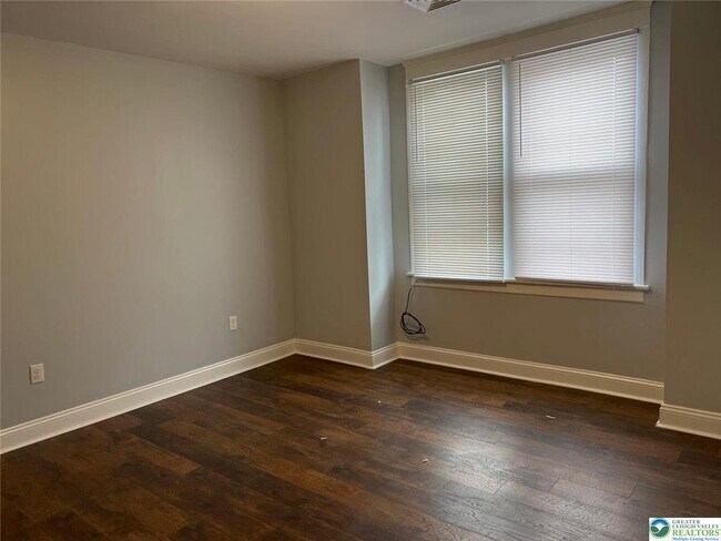 Building Photo - 1322 Chelsea Ave