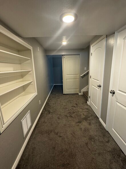 Building Photo - 43 E Argyle Way