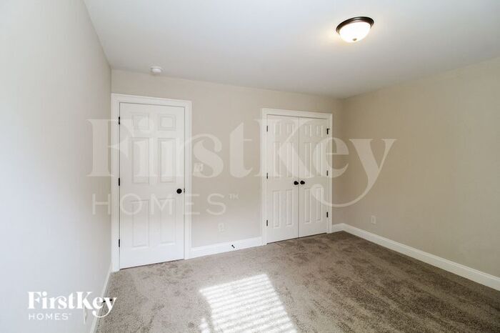 Building Photo - 113 Village Pl