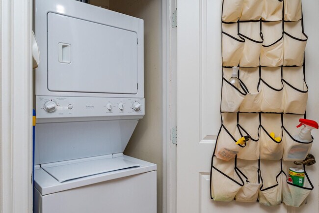 Building Photo - 16101 Emerald Estates Dr